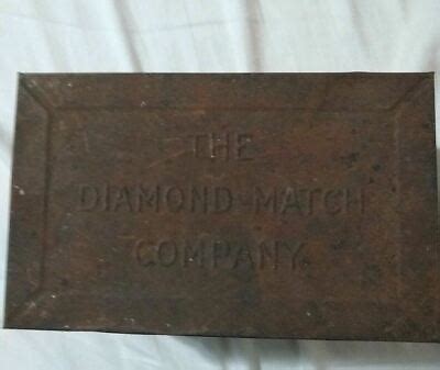 DIAMOND MATCH CO. METAL MATCH BOX WITH HINGED 